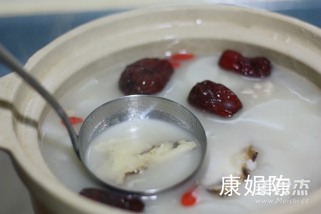 <a href=/shicai/mimian/CaoMi/index.html target=_blank><u>糙米</u></a>粥火锅的做法