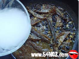 <a href=/shicai/diaoweipin/DouChi/index.html target=_blank><u>豆豉</u></a><a href=/shicai/shuichanpin/LingYu/index.html target=_blank><u>鲮鱼</u></a><a href=/shicai/shucai/YouMaiCai/index.html target=_blank><u>油麦菜</u></a>的做法6