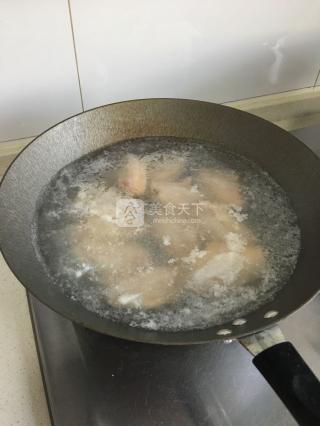 红烧<a href=/shicai/rouqin/JiChi/index.html target=_blank><u>鸡翅</u></a>