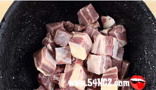 <a href=/shicai/shucai/XiHongShi/index.html target=_blank><u>西红柿</u></a><a href=/shicai/rouqin/NiuNan/index.html target=_blank><u>牛腩</u></a>的做法2