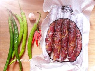 <a href=/shicai/shucai/HangJiao/index.html target=_blank><u>杭椒</u></a>炒腊肠