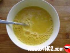 <a href=/shicai/shucai/QingJiao/index.html target=_blank><u>青椒</u></a>炒<a href=/shicai/rouqin/JiDan/index.html target=_blank><u>鸡蛋</u></a>2