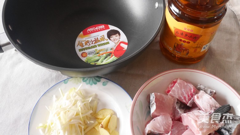 糖<a href=/shicai/diaoweipin/Cu/index.html target=_blank><u>醋</u></a>韭芽<a href=/shicai/shuichanpin/QingYu/index.html target=_blank><u>青鱼</u></a>的做法