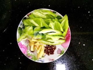 双椒爆<a href=/shicai/rouqin/JiZhen/index.html target=_blank><u>鸡胗</u></a>