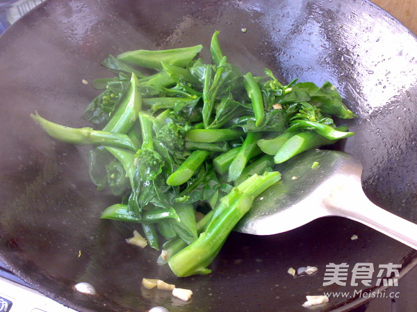 <a href=/shicai/shucai/JieLan/index.html target=_blank><u>芥兰</u></a>爆河虾的做法