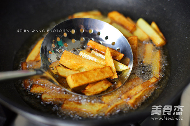 干锅香辣<a href=/shicai/shuichanpin/NiuWa/index.html target=_blank><u>牛蛙</u></a>的做法