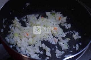 <a href=/shicai/rouqin/ZhengJi/index.html target=_blank><u>鸡肉</u></a>酥皮派