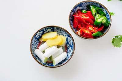 干煸油炸<a href=/shicai/mimian/DouFu/index.html target=_blank><u>豆腐</u></a>步骤3