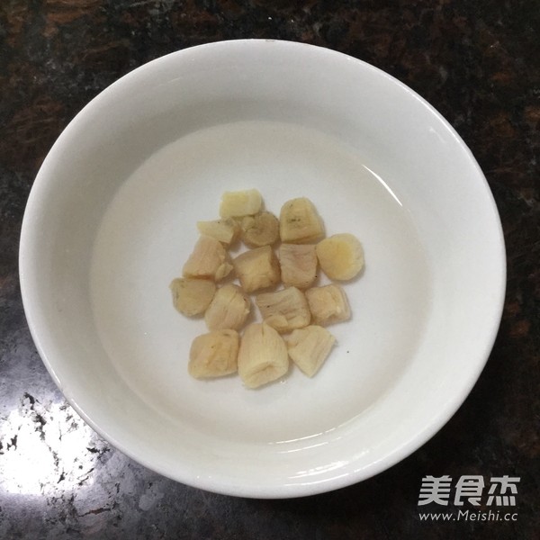 <a href=/shicai/shuichanpin/YaoZhu/index.html target=_blank><u>瑶柱</u></a>蒸水蛋的做法