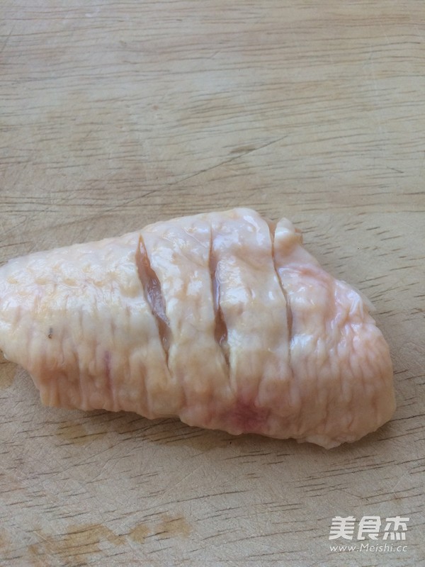 红烧<a href=/shicai/rouqin/JiChi/index.html target=_blank><u>鸡翅</u></a>的做法