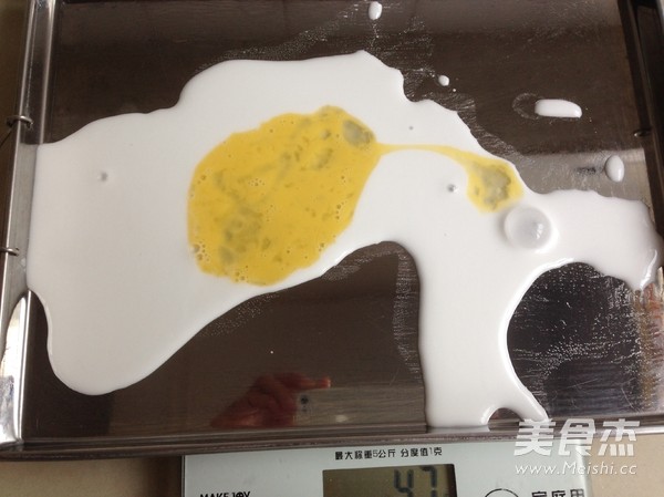 <a href=/shicai/rouqin/JiDan/index.html target=_blank><u>鸡蛋</u></a>肠粉的做法