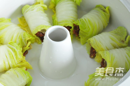 <a href=/shicai/shucai/WaWaCai/index.html target=_blank><u>娃娃菜</u></a><a href=/shicai/shucai/XiangGu/index.html target=_blank><u>香菇</u></a>肉卷的做法