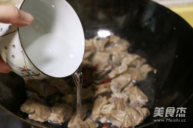 <a href=/shicai/shucai/HuLuoBo/index.html target=_blank><u>胡<a href=/shicai/shucai/LuoBo/index.html target=_blank><u>萝卜</u></a></u></a><a href=/shicai/shucai/TuDou/index.html target=_blank><u>土豆</u></a>炖<a href=/shicai/rouqin/NiuRou/index.html target=_blank><u>牛肉</u></a>的做法