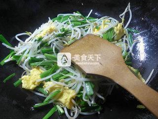 <a href=/shicai/shucai/JiuCai/index.html target=_blank><u>韭菜</u></a><a href=/shicai/rouqin/JiDan/index.html target=_blank><u>鸡蛋</u></a>炒<a href=/shicai/mimian/LvDou/index.html target=_blank><u>绿豆</u></a>芽