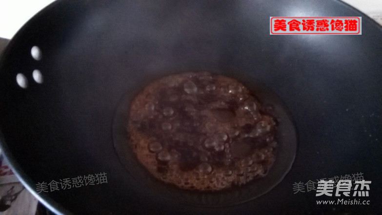 <a href=/shicai/shucai/XiangYu/index.html target=_blank><u>香芋</u></a>红烧肉的做法