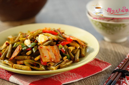 酸<a href=/shicai/shucai/DouJiao/index.html target=_blank><u>豆角</u></a>回锅肉