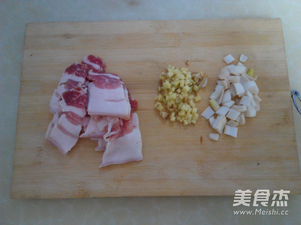 <a href=/shicai/shucai/XueLiHong/index.html target=_blank><u>雪里蕻</u></a>炖<a href=/shicai/mimian/DouFu/index.html target=_blank><u>豆腐</u></a>的做法