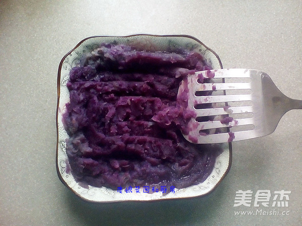 <a href=/shicai/shucai/ZiShu/index.html target=_blank><u>紫薯</u></a>蒸饺的做法