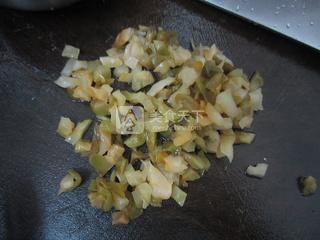 <a href=/shicai/shucai/ZhaCai/index.html target=_blank><u>榨菜</u></a>肉未蒸<a href=/shicai/mimian/DouFu/index.html target=_blank><u>豆腐</u></a>