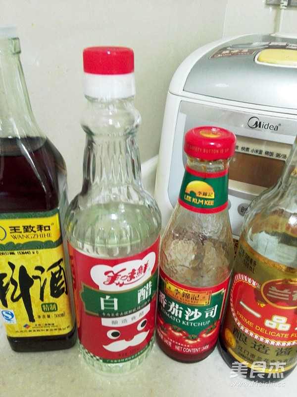 糖<a href=/shicai/diaoweipin/Cu/index.html target=_blank><u>醋</u></a>鱼块的做法