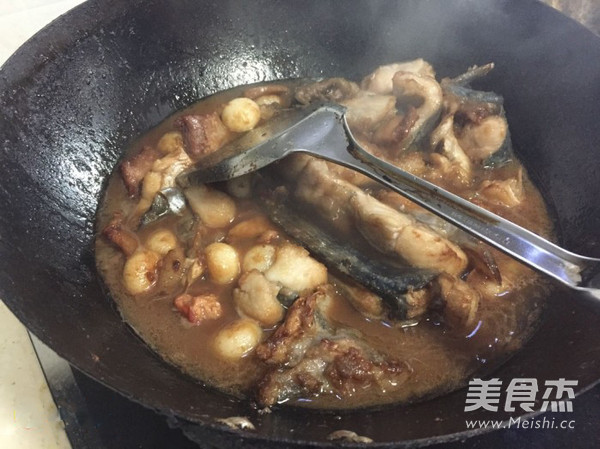 蒜子焖钳鱼的做法