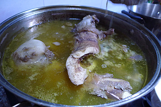 陕西<a href=/shicai/rouqin/YangRou/index.html target=_blank><u>羊肉</u></a>泡馍