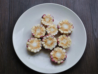 <a href=/shicai/mimian/YuMi/index.html target=_blank><u>玉米</u></a>炖<a href=/shicai/rouqin/PaiGu/index.html target=_blank><u>排骨</u></a>