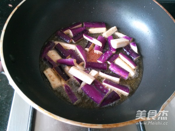 鱼香<a href=/shicai/shucai/QieZi/index.html target=_blank><u>茄子</u></a>的做法