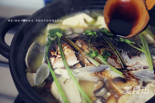 <a href=/shicai/shucai/QinCai/index.html target=_blank><u>芹菜</u></a>鲫<a href=/shicai/shuichanpin/YuDoufu/index.html target=_blank><u>鱼<a href=/shicai/mimian/DouFu/index.html target=_blank><u>豆腐</u></a></u></a>的做法