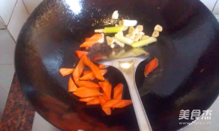 芹香油<a href=/shicai/mimian/DouFu/index.html target=_blank><u>豆腐</u></a>的做法