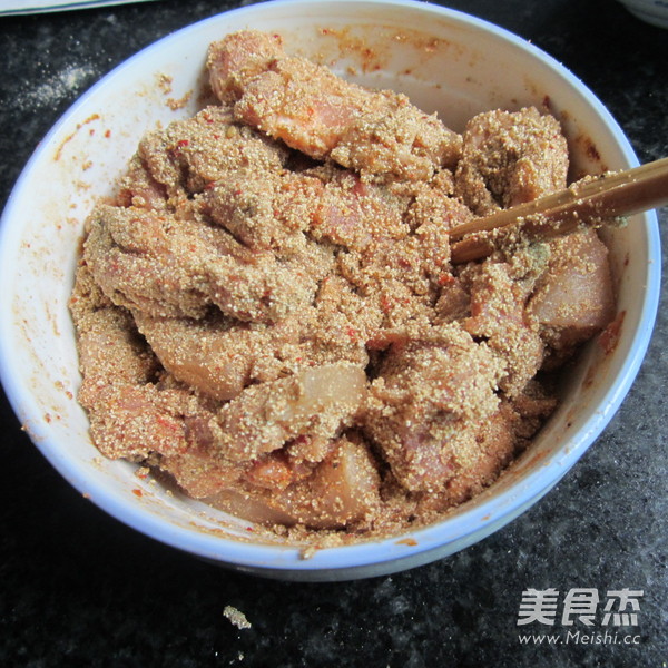 好客<a href=/shicai/mimian/MiFen/index.html target=_blank><u>米粉</u></a>肉的做法