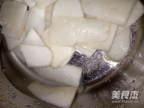 泡<a href=/shicai/shucai/LuoBo/index.html target=_blank><u>萝卜</u></a>(两吃)的做法