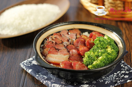 广东特色小吃:腊味煲仔饭
