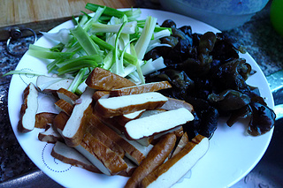 陕西<a href=/shicai/rouqin/YangRou/index.html target=_blank><u>羊肉</u></a>泡馍