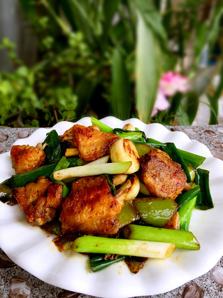 小葱焖<a href=/shicai/rouqin/JiChi/index.html target=_blank><u>鸡翅</u></a>