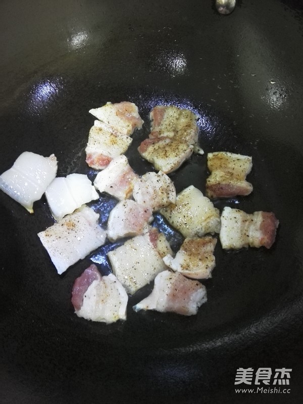 香煎<a href=/shicai/rouqin/WuHuaRou/index.html target=_blank><u>五花肉</u></a>的做法