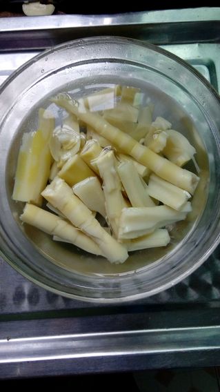 <a href=/shicai/rouqin/WuHuaRou/index.html target=_blank><u>五花肉</u></a>炒苦笋