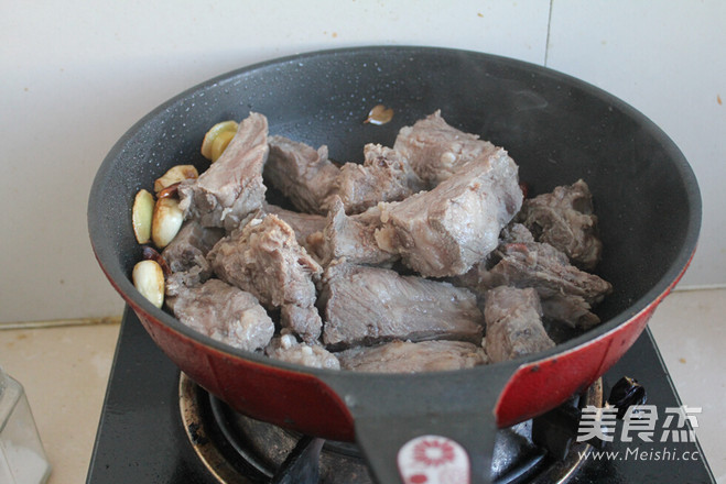 #苏泊尔# <a href=/shicai/mimian/YuMi/index.html target=_blank><u>玉米</u></a>炖<a href=/shicai/rouqin/PaiGu/index.html target=_blank><u>排骨</u></a>的做法