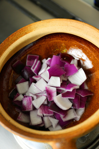 番茄<a href=/shicai/rouqin/NiuNan/index.html target=_blank><u>牛腩</u></a>煲