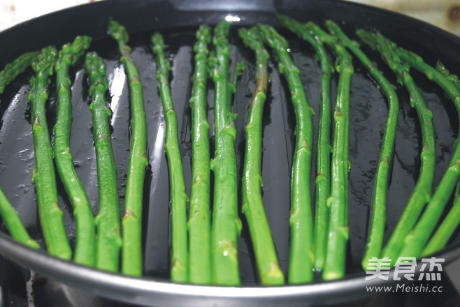 <a href=/shicai/rouqin/AnChunDan/index.html target=_blank><u><a href=/shicai/rouqin/AnChun/index.html target=_blank><u>鹌鹑</u></a>蛋</u></a>烤磨菇的做法