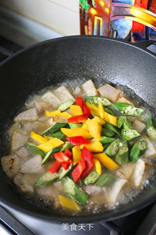 <a href=/shicai/shucai/QiuKui/index.html target=_blank><u>秋葵</u></a><a href=/shicai/shucai/YuTou/index.html target=_blank><u>芋头</u></a>焖腩肉