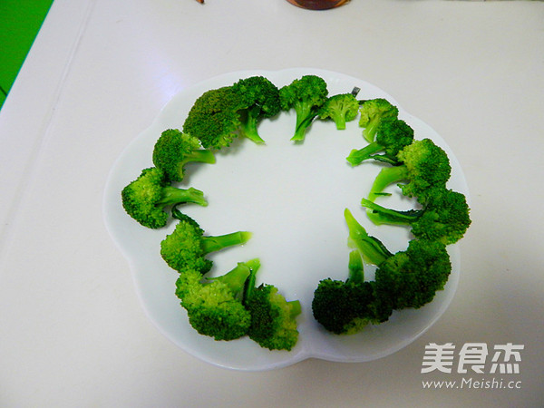 蚝油<a href=/shicai/guopin/Xing/index.html target=_blank><u>杏</u></a>鲍菇的做法