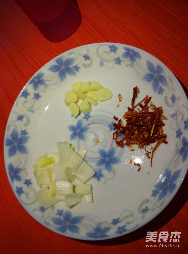 家常版炒<a href=/shicai/mimian/LvDou/index.html target=_blank><u>绿豆</u></a>芽的做法