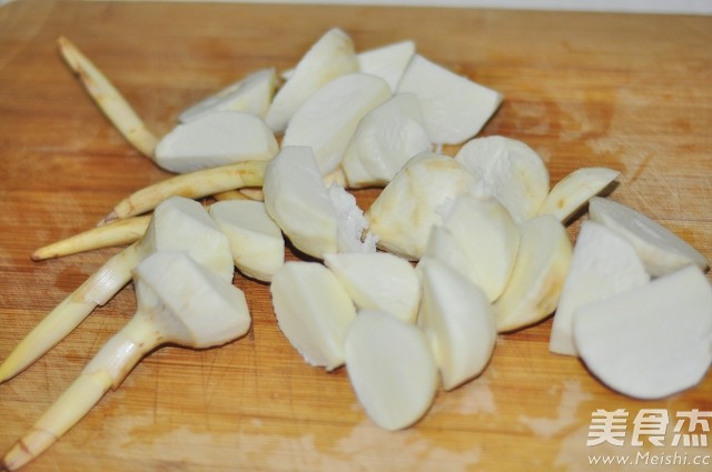 慈姑烧鸡的做法