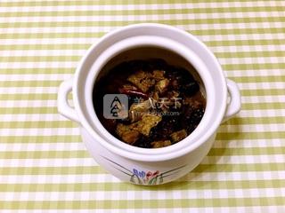 <a href=/shicai/mimian/KaoFu/index.html target=_blank><u>烤麸</u></a>焖<a href=/shicai/rouqin/PaiGu/index.html target=_blank><u>排骨</u></a>