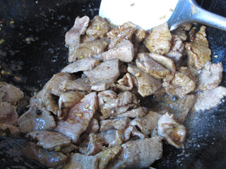 <a href=/shicai/shucai/QiuKui/index.html target=_blank><u>秋葵</u></a>炒<a href=/shicai/rouqin/NiuRou/index.html target=_blank><u>牛肉</u></a>