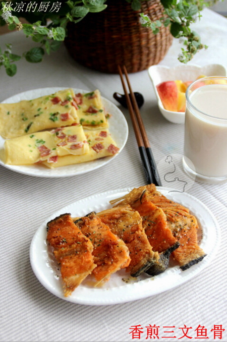 香煎<a href=/shicai/shuichanpin/SanWenYu/index.html target=_blank><u>三文鱼</u></a>骨