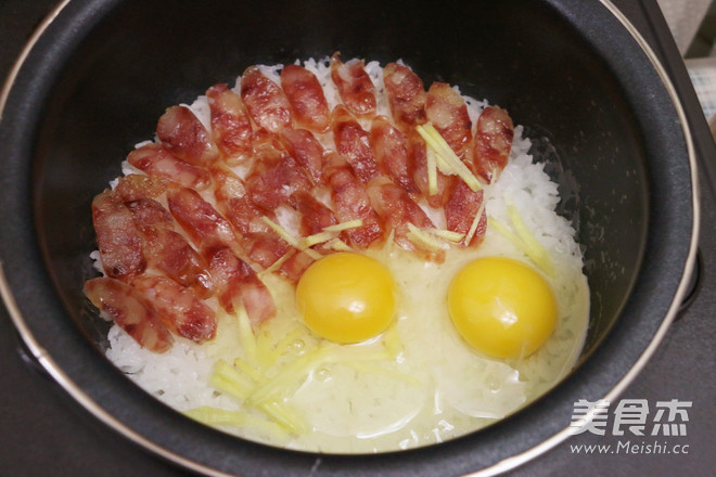 广式腊肠煲仔饭的做法