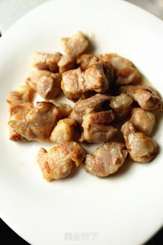 <a href=/shicai/shucai/QiuKui/index.html target=_blank><u>秋葵</u></a><a href=/shicai/shucai/YuTou/index.html target=_blank><u>芋头</u></a>焖腩肉