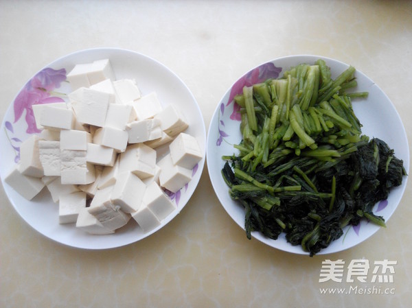 <a href=/shicai/shucai/XueLiHong/index.html target=_blank><u>雪里蕻</u></a>炖<a href=/shicai/mimian/DouFu/index.html target=_blank><u>豆腐</u></a>的做法